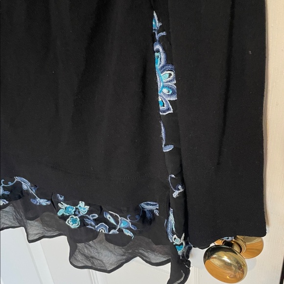 Karen Kane Black Long Sleeve Top with Blue Floral Accents size xs - Picture 3 of 5